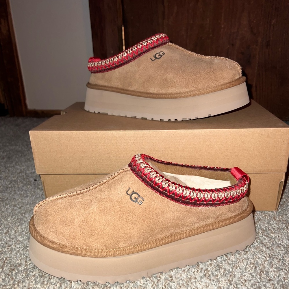 NEW Women’s platform UGG Tazz slippers size 7 NEVER WORN